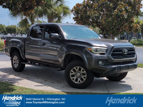 Used 2017 Toyota Tacoma SR5 w/ Tow Package AWD/4WD image 1