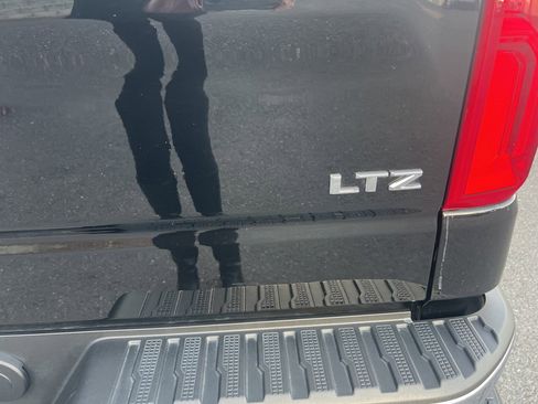 Used 2024 Chevrolet Silverado 1500 LTZ w/ LTZ Premium Package image 13