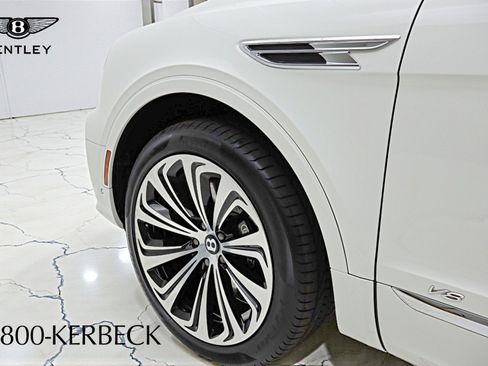 Certified 2022 Bentley Bentayga image 4