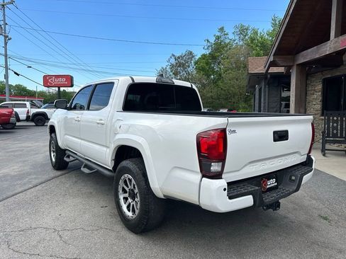 Used 2019 Toyota Tacoma SR5 RWD image 3
