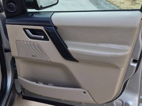 Used 2012 Land Rover LR2 HSE image 57