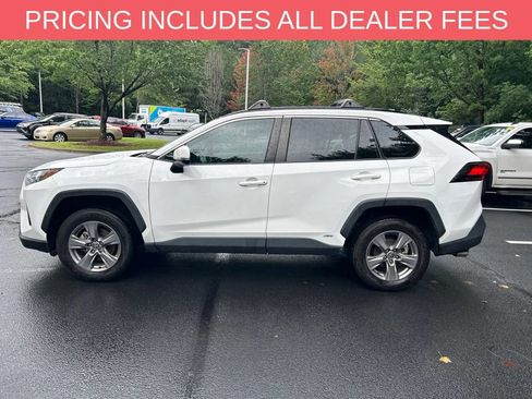 Used 2022 Toyota RAV4 XLE w/ Convenience Package AWD/4WD image 9