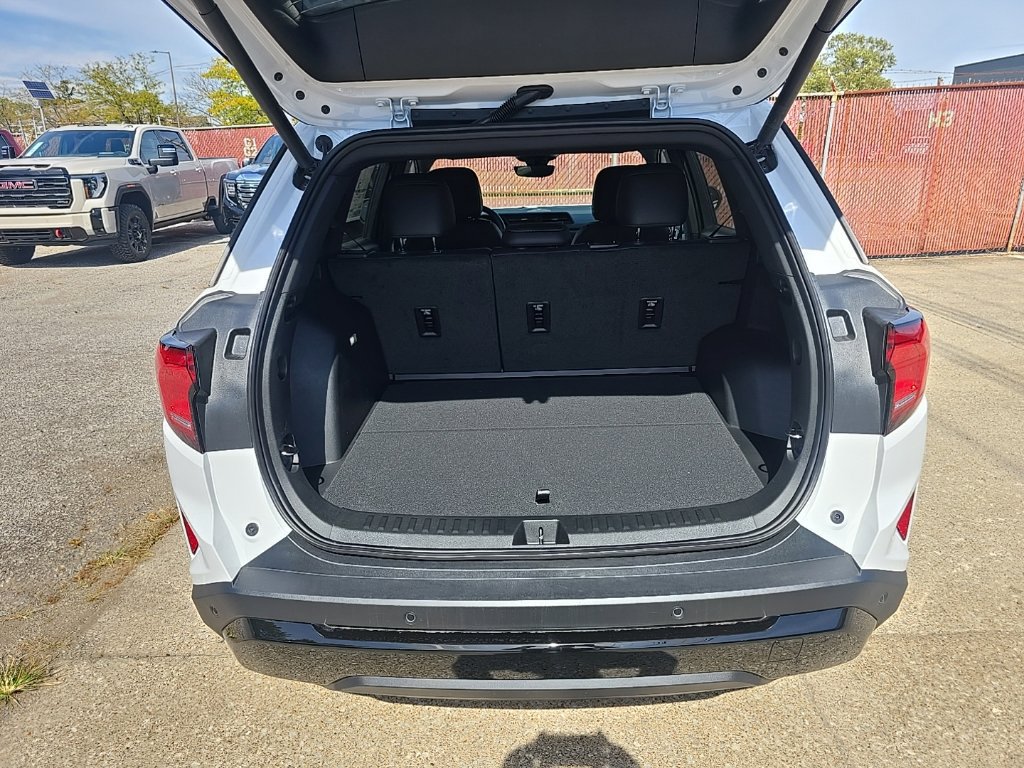 New 2027 GMC Terrain Elevation w/ Elevation Premium Package AWD/4WD image 13