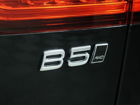 Certified 2025 Volvo V60 B5 Cross Country Plus image 20