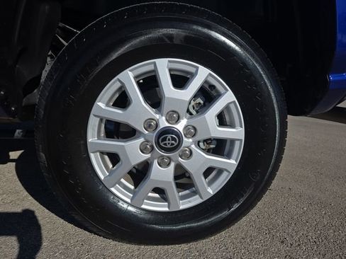 Used 2025 Toyota Tacoma SR5 image 31