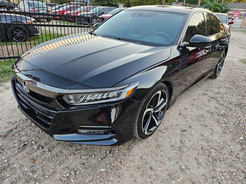 Used 2020 Nissan Sentra SR w/ Premium Package image 1