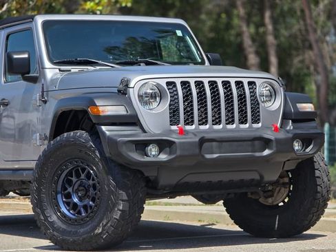 Used 2020 Jeep Gladiator Sport w/ Quick Order Package 24S AWD/4WD image 2