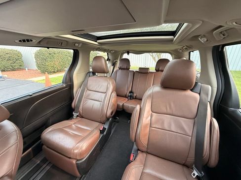 Used 2015 Toyota Sienna Limited Premium w/ Advanced Technology Package FWD image 15