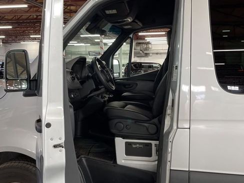 Used 2024 Mercedes-Benz Sprinter 2500 image 15