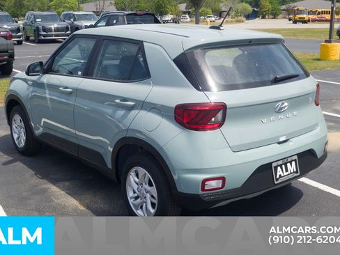 Certified 2026 Hyundai Venue SE image 10