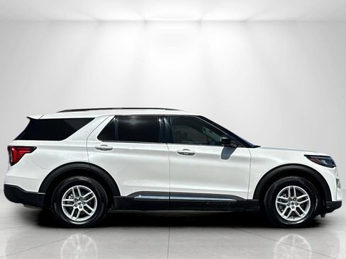 Used 2025 Ford Explorer Active w/ Active Comfort Package RWD image 2