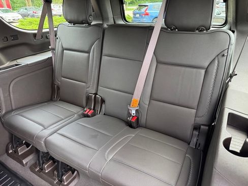 Used 2023 GMC Yukon XL Denali w/ Advanced Technology Package AWD/4WD image 10