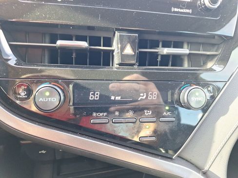 Used 2023 Toyota Camry SE image 25