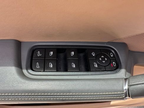 Certified 2023 Porsche Cayenne AWD/4WD image 18