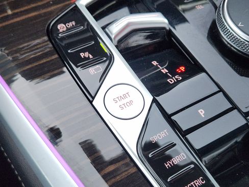 Used 2024 BMW X5 xDrive50e image 26