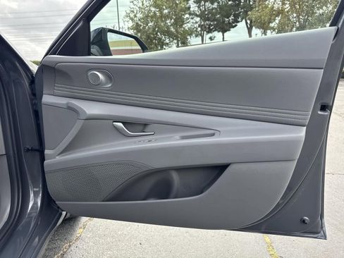 Certified 2025 Hyundai Elantra Sport image 36