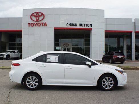 Used 2026 Toyota Corolla LE FWD image 1