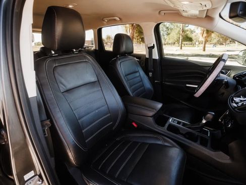 Used 2017 Ford Escape Titanium image 33