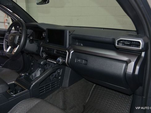 Used 2025 Toyota 4Runner SR5 AWD/4WD image 16