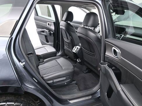 Used 2022 Kia Sorento SX image 12