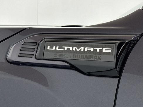 Used 2024 GMC Sierra 2500 Denali Ultimate AWD/4WD image 9