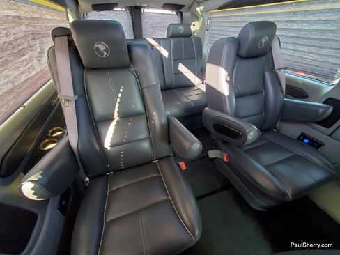 Used 2018 GMC Savana 2500 w/ Enhanced Convenience Package image 25