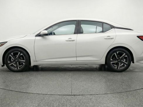 Used 2025 Nissan Sentra SV image 5