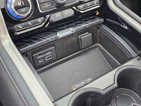 Used 2021 GMC Yukon Denali w/ Denali Premium Package image 40