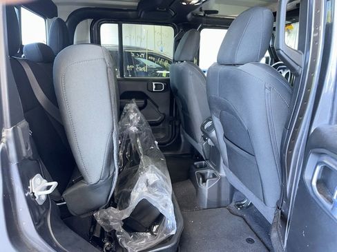 Used 2021 Jeep Gladiator Sport AWD/4WD image 4