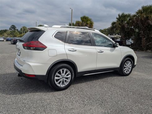 Used 2020 Nissan Rogue SV image 3