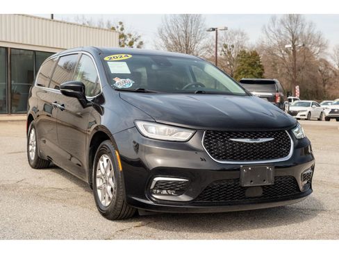 Used 2024 Chrysler Pacifica Touring-L image 35