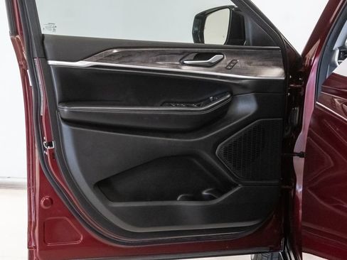 Used 2023 Jeep Grand Cherokee Limited AWD/4WD image 8