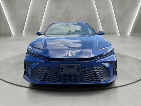 Used 2025 Toyota Camry SE FWD image 2