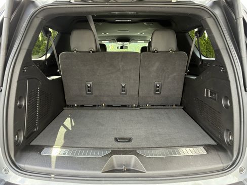Used 2022 Chevrolet Suburban Premier RWD image 14