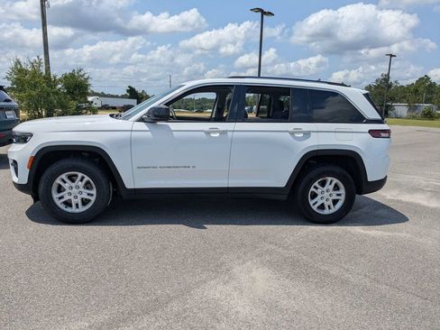 Used 2023 Jeep Grand Cherokee Laredo RWD image 7