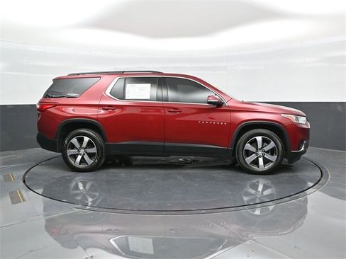 Used 2021 Chevrolet Traverse LT w/ LT Premium Package image 8