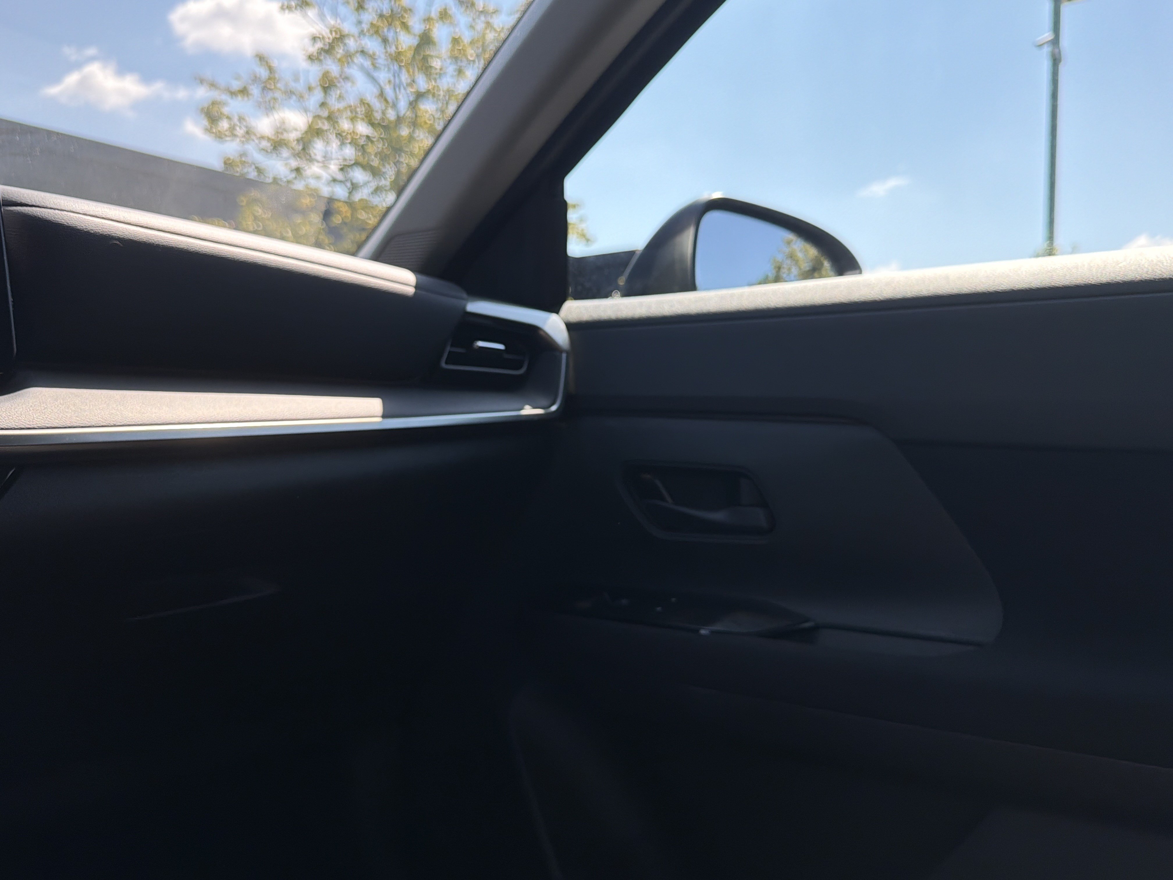 Used 2025 Nissan Kicks S FWD image 38