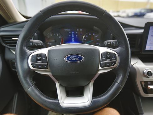 Used 2021 Ford Explorer XLT image 11