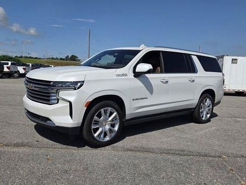 Used 2024 Chevrolet Suburban High Country w/ Premium Package RWD image 3