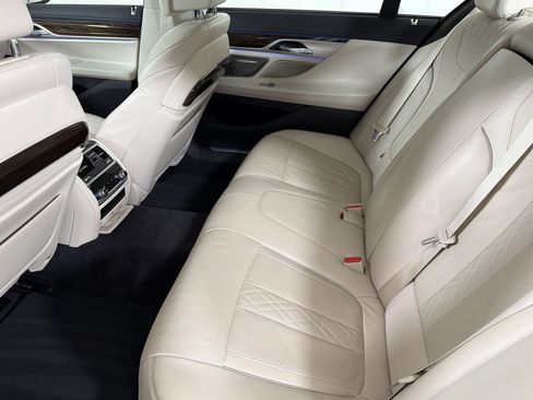 Used 2020 BMW 740i RWD image 28