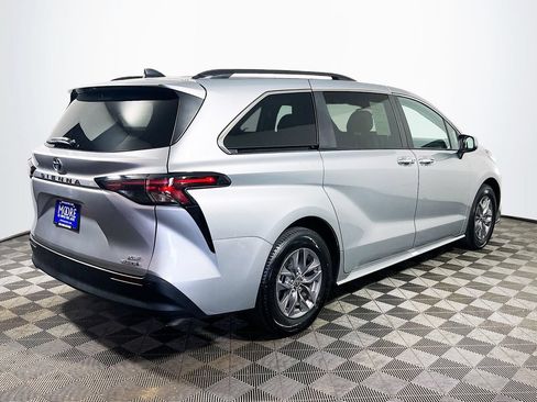 Certified 2024 Toyota Sienna XLE FWD image 7