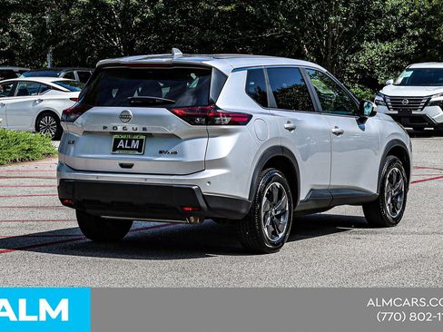 Used 2024 Nissan Rogue SV AWD/4WD image 6