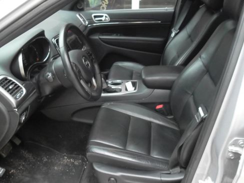 Used 2019 Jeep Grand Cherokee Limited RWD image 16
