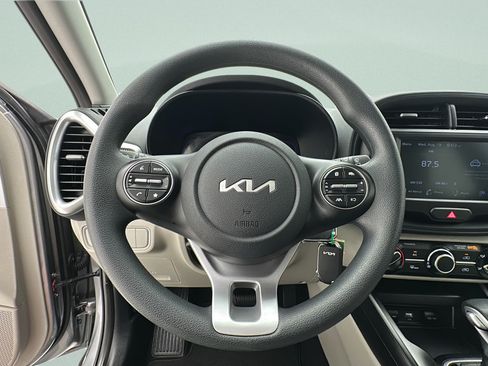 Used 2025 Kia Soul LX w/ LX Technology Package FWD image 14