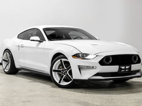 Used 2020 Ford Mustang Premium RWD image 4