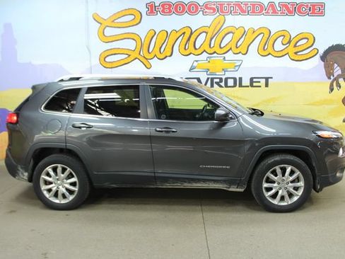 Used 2016 Jeep Cherokee Limited w/ Luxury Group AWD/4WD image 1