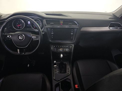 Used 2018 Volkswagen Tiguan SE w/ Panoramic Sunroof Package image 13