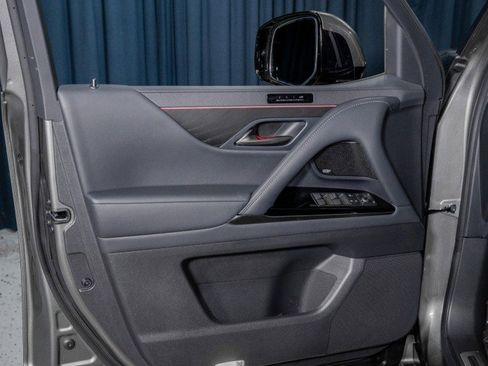 Used 2026 Lexus LX 600 4WD w/ Luxury Package image 13