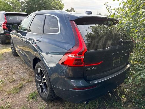 Used 2021 Volvo XC60 T5 Momentum w/ Premium Package FWD image 3