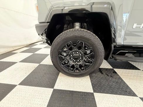 Used 2025 GMC Hummer EV 2X w/ LPO, Roof Cross Rail Package AWD/4WD image 11